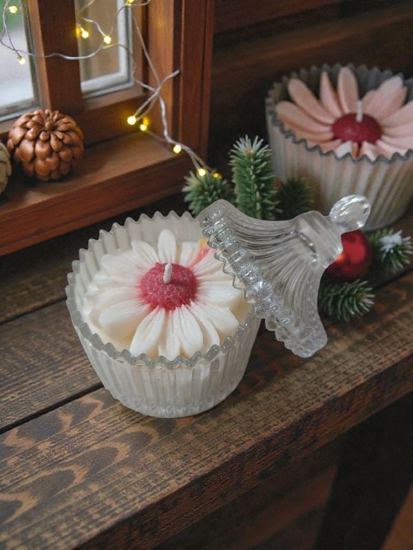 Vintage Daisy Cloche Candle