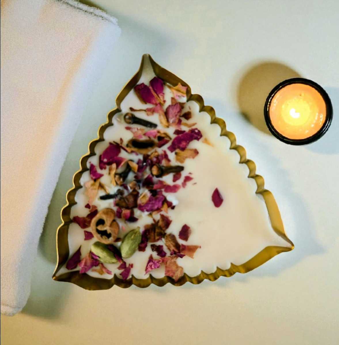 Royal Spice Leaf Candle